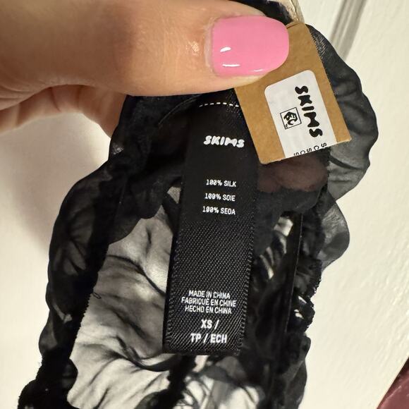 Skims Size Xs Onyx Romance Chiffon Crop Top 100% Silk bralette - Picture 5 of 11